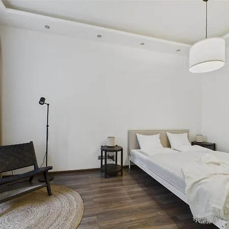 2br Old Town Near St Peter's Church Апартаменти