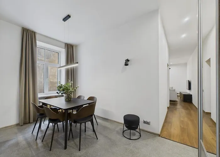 Raw And Refined 2br Old Town Appartement *